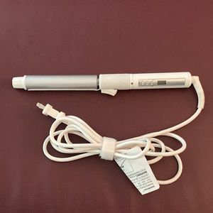 Bio Ionic Stylewinder 1.25 curling iron/ wand